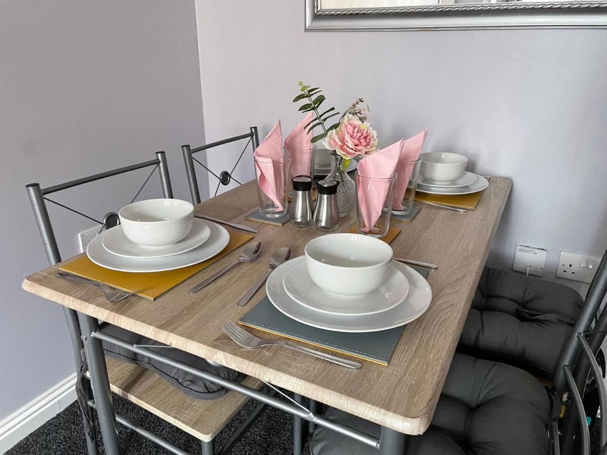 Spacious One Bedroom Flat, Entire Property. Greenock Exterior foto